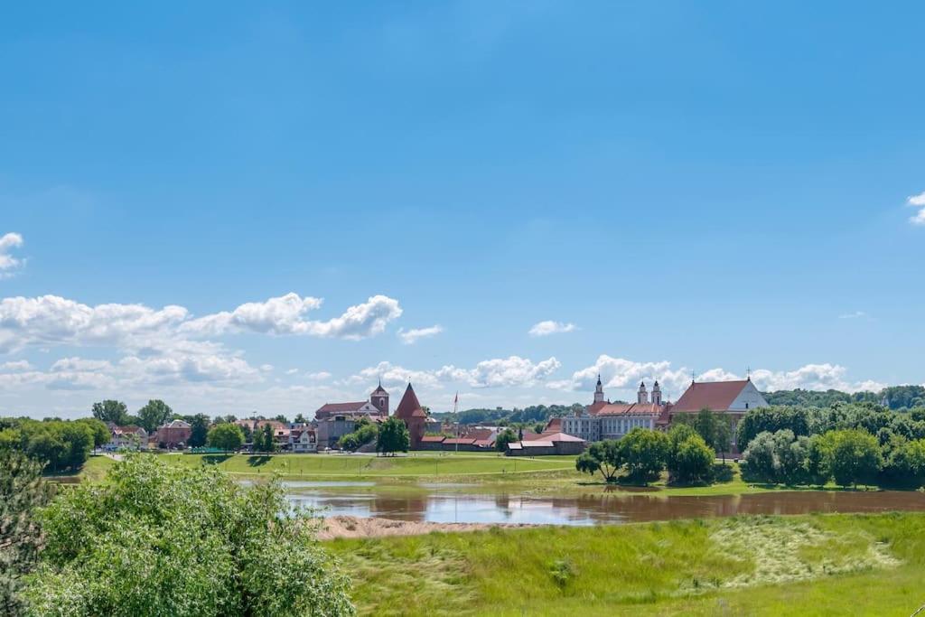 Bright Kaunas Apartment With Castle View Exterior photo