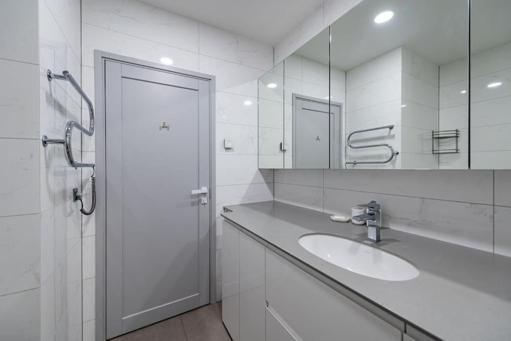 Bright Kaunas Apartment With Castle View Exterior photo